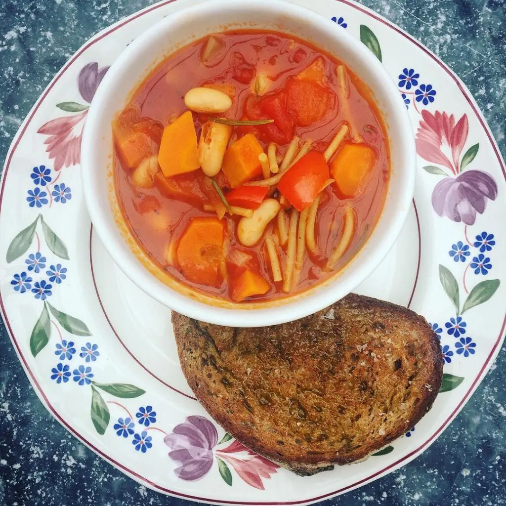 Top 10 Tips for Including Your Baby in Family Meals