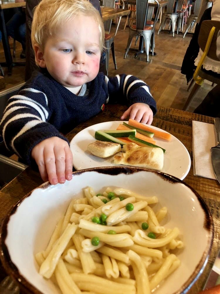 Eating Out: Baby and Toddler Food Ideas and Tips