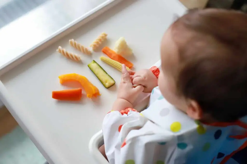 How to help babies and toddlers to self-feed