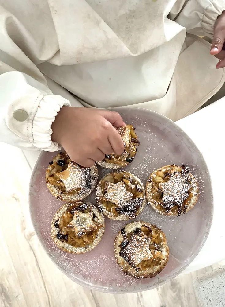 Feeding Kids at Christmas: My Survival Guide!