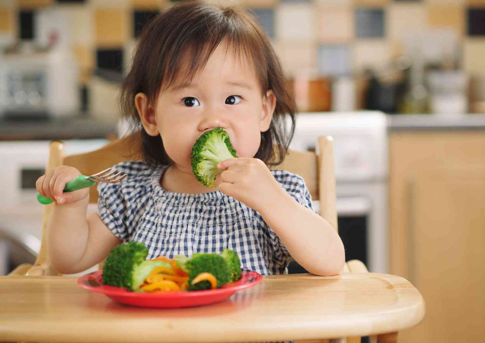 Which Vitamins and Minerals Does My Baby Need When Weaning?